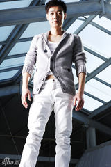 组图：辛柏青温暖写真 荧屏好男变身阳光使者