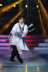 组图：大咖秀玩武侠 何炅饰令狐冲谢娜饰李逍遥