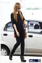 组图：韩团f(x)为K-POP公演现身上海机场