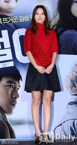 组图：《强哲》试映  刘亚仁模范生打扮亮相