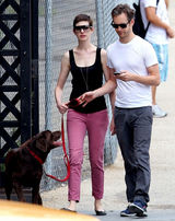 组图：好莱坞女星安妮-海瑟薇幸福完婚