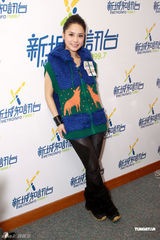 组图：阿娇活泼亮相 送阿SA名牌手袋当生日礼物 