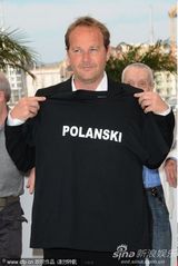 幻灯图集：《人与神》记者会 导演主演断背吻