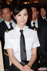 高清图：《冲上云霄2》庆功 张智霖跪吻陈法拉