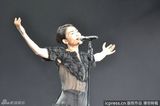 组图：王菲大连演唱会可爱撒娇：你们不冷我也不冷