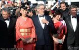 组图：戛纳评审团红毯集体合影 群星闪耀