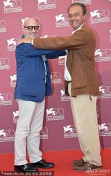 组图：《大环形路》发布 导演吉安弗兰科搞怪