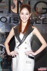 组图：文咏珊红黑装性感 与绯闻男友滴汗合照