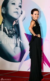 组图：彭佳慧新专辑发布会 露背装秀好身材