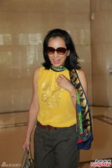 组图：最美婆婆朱玲玲三探俏儿媳 称已拍全家福