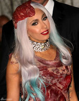 高清组图：Lady Gaga后台庆功雷人肉片装登场