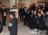 组图：韩自杀歌手金智勋出殡 金昌烈金锡民送行