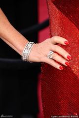 高清组图：奥斯卡红毯简-西摩红色闪片裙光彩照人