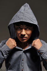 组图：刘小辉帅气写真 尽显绅士魅力