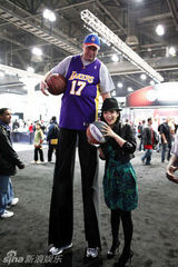 组图：黄奕讲述NBA梦游记花絮故事 揭秘全明星周末