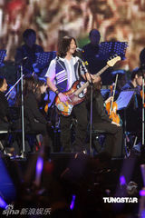 五月天个唱特效看呆5万人 连环爆破冰火五重天