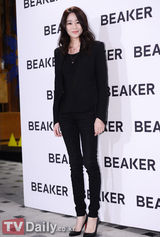 组图：崔始源韩佳人少女时代等亮相产品派对