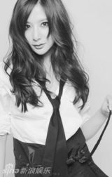 幻灯图集：熊乃瑾黑白写真 演绎80后纯净心情