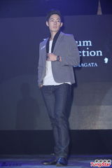 组图：吴建豪大赞新婚太太 秀钻戒分享甜蜜心情