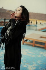 组图：白茹不经意抓拍写真流露万般意境