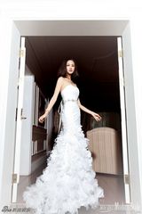 组图：张歆艺披婚纱登封面 娇媚新娘幸福绽放