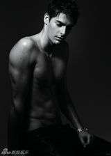 组图：法国泳坛美男展现性感运动魅力