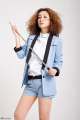 组图：秦海璐《青春派》演麻辣教师