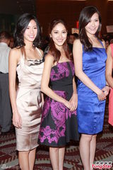 组图：袁咏仪曾志伟携新科港姐三甲出席酒会