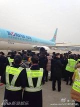 组图：李敏镐现身武汉 疯狂粉丝挤倒200斤记者