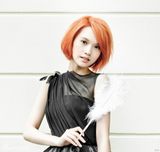 组图：杨丞琳写真化身温柔天使 薄纱隐秀美肩