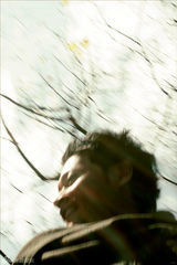 组图：陈志朋个性春日写真 “奇装异服”玩状态