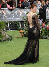 高清图：《白雪公主与猎人》伦敦首映 塞隆美艳