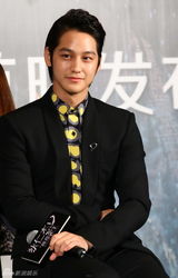 组图：《狄仁杰》首映 赵又廷林更新基情四射