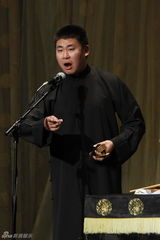 组图：德云社办孔云龙专场 郭德纲受访谈收徒标准