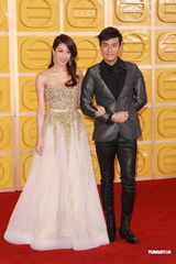 组图：TVB台庆颁奖 钟嘉欣携手马国明入场