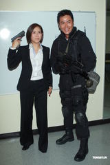 组图：宣萱马德钟等《飞虎》举枪宣传大结局