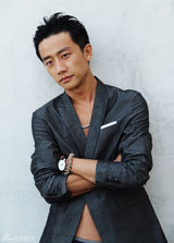 组图：人气小生黄轩写真 冷峻不羁的自由味道