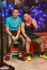 组图：罗仲谦演陈浩南秀胸肌 庄思敏湿吻女同志