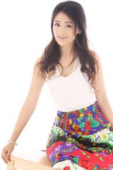 组图：小李琳淡雅写真 甜美花裙洋溢清新风