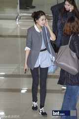 组图：f(x)少女时代Beast等亮相机场展休闲时尚风采