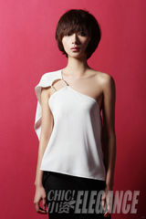 组图：万茜时尚写真飒爽短发别有风韵