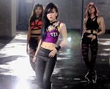 组图：邓紫棋新歌MV厨房捣蛋 扮演地狱厨神