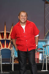 组图：嫩模周秀娜上张菲节目 称和萧敬腾是兄妹情