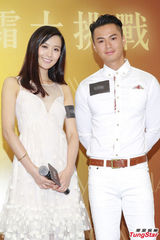 组图：罗仲谦赞杨怡皮肤好 陈法拉乐当空中飞人