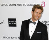 组图：众星亮相慈善基金奥斯卡派对 章子怡蓝色礼服