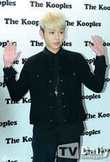 组图：BEAST李起光龙俊亨潮装出席时尚活动