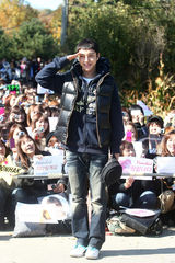 高清组图：韩组合超新星成员允学入伍 将成陆军士兵