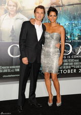 组图：《云图》好莱坞首映 贝瑞性感周迅素雅亮相