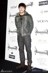 组图：李东旭车胜元等众星盛装出席首尔时装周 