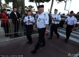 组图：戛纳街头惊现枪击 嫌疑人被抓获